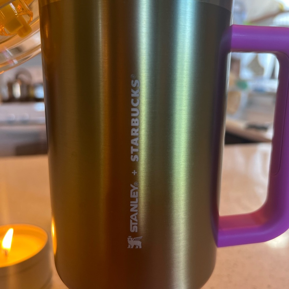 Starbucks X Stanley - Picture 2 of 4